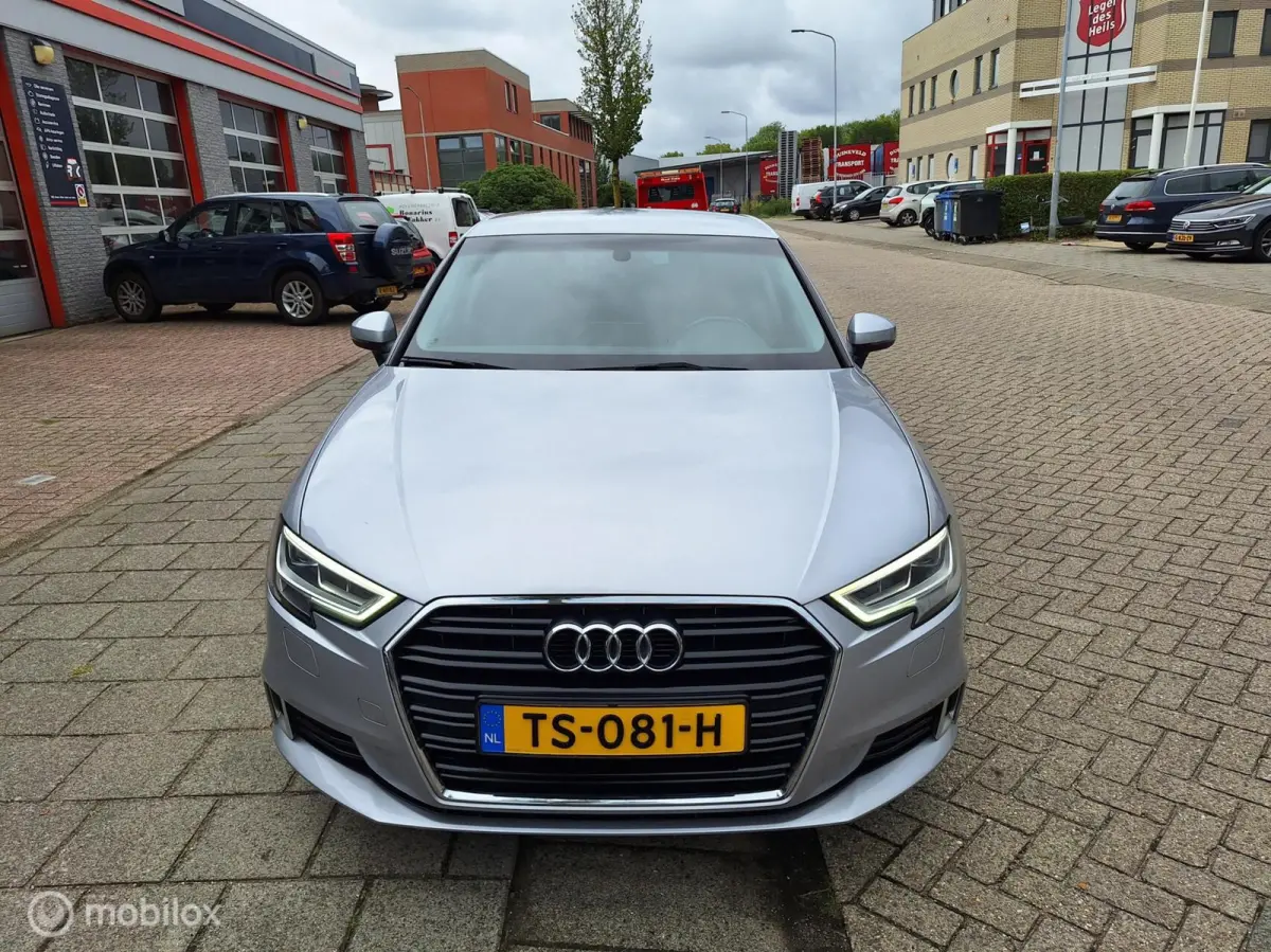30 TFSI SPORT LEASE EDITION