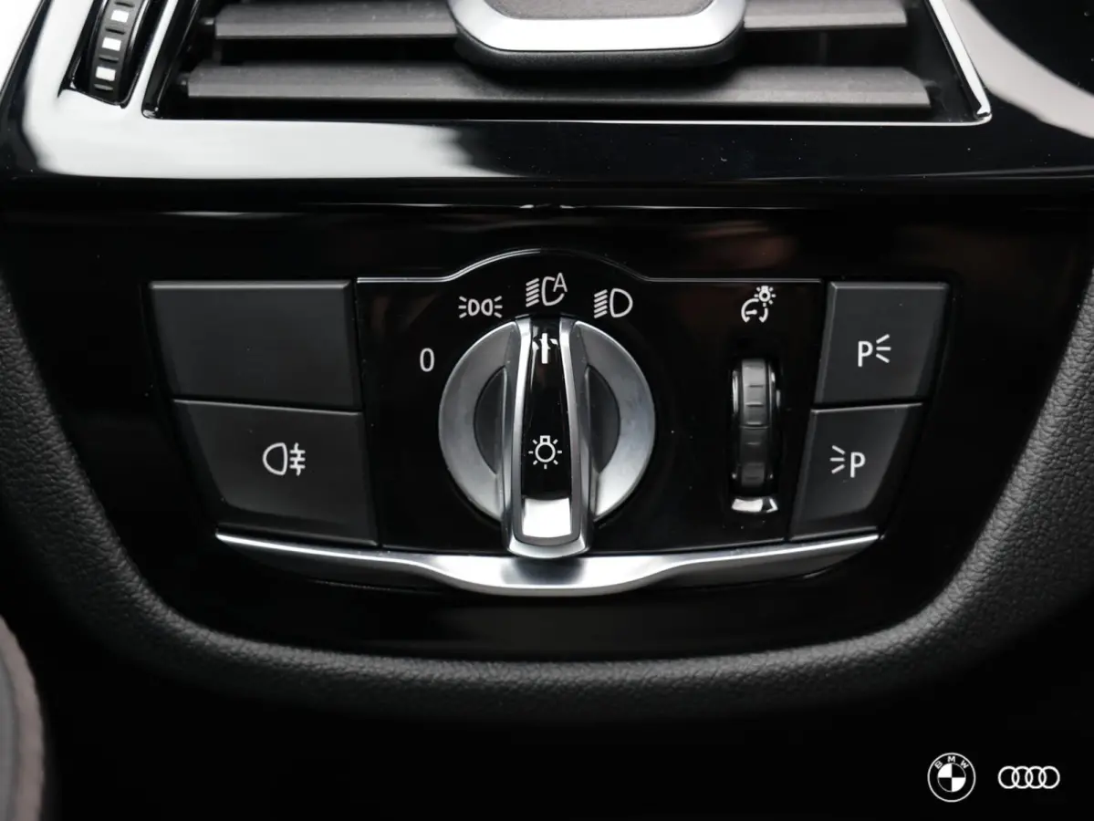 530E xDrive M SPORT / PANODAK / KEYLESS / MEMORY / COMFORT STOELEN EL VERSTELBAAR + GEHEUGEN / 19"