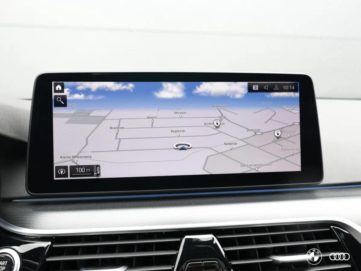 530E xDrive M SPORT / PANODAK / KEYLESS / MEMORY / COMFORT STOELEN EL VERSTELBAAR + GEHEUGEN / 19"