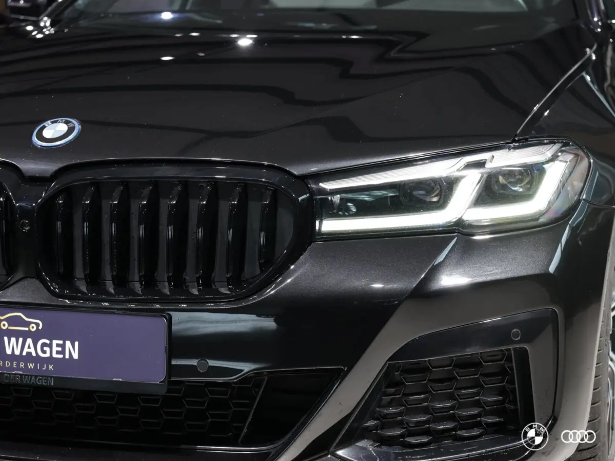 530E xDrive M SPORT / PANODAK / KEYLESS / MEMORY / COMFORT STOELEN EL VERSTELBAAR + GEHEUGEN / 19"