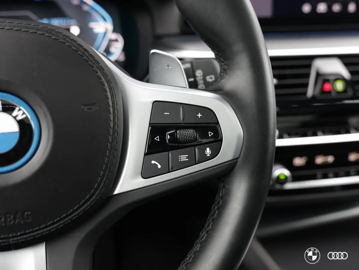 530E xDrive M SPORT / PANODAK / KEYLESS / MEMORY / COMFORT STOELEN EL VERSTELBAAR + GEHEUGEN / 19"