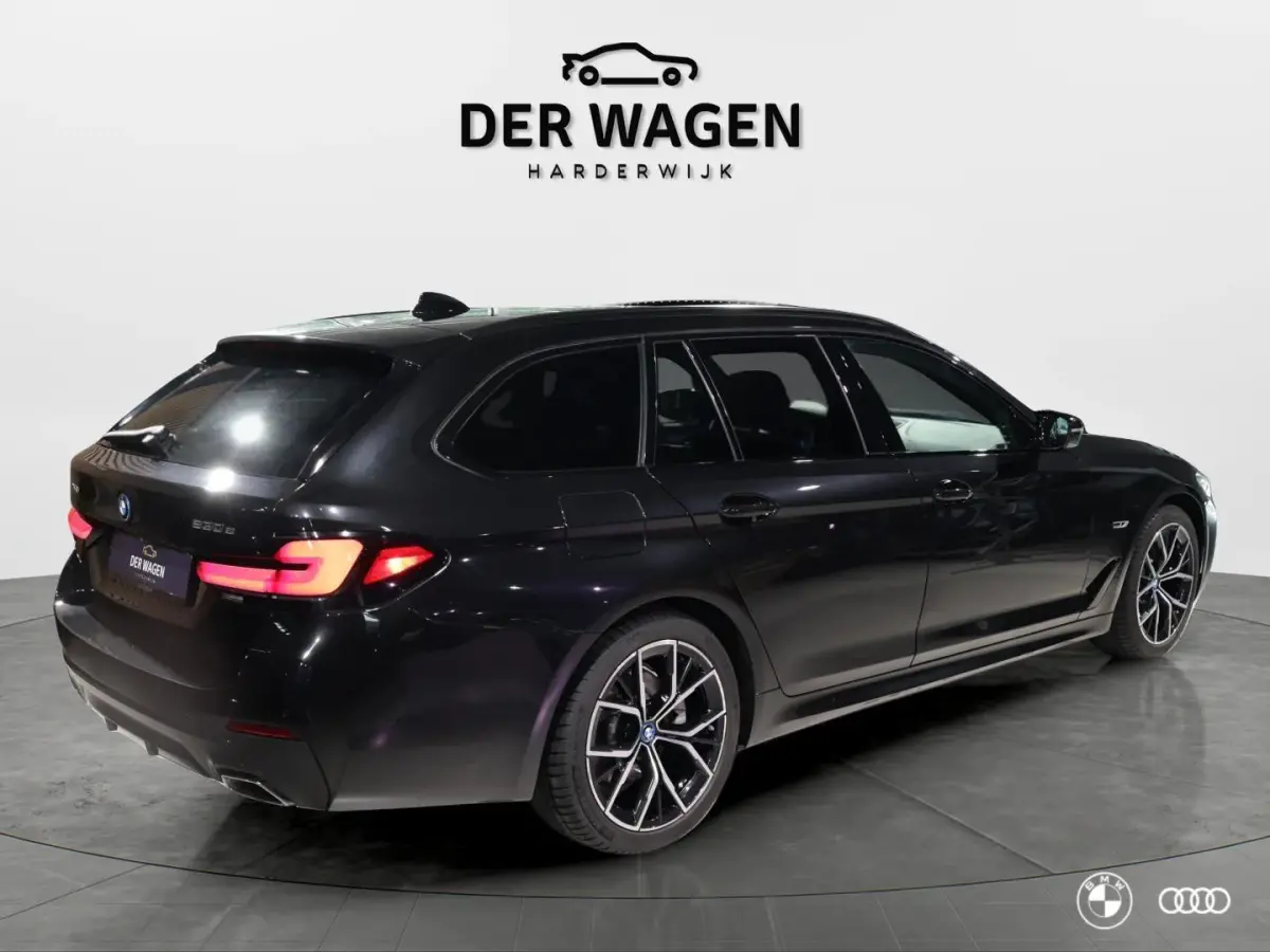 530E xDrive M SPORT / PANODAK / KEYLESS / MEMORY / COMFORT STOELEN EL VERSTELBAAR + GEHEUGEN / 19"