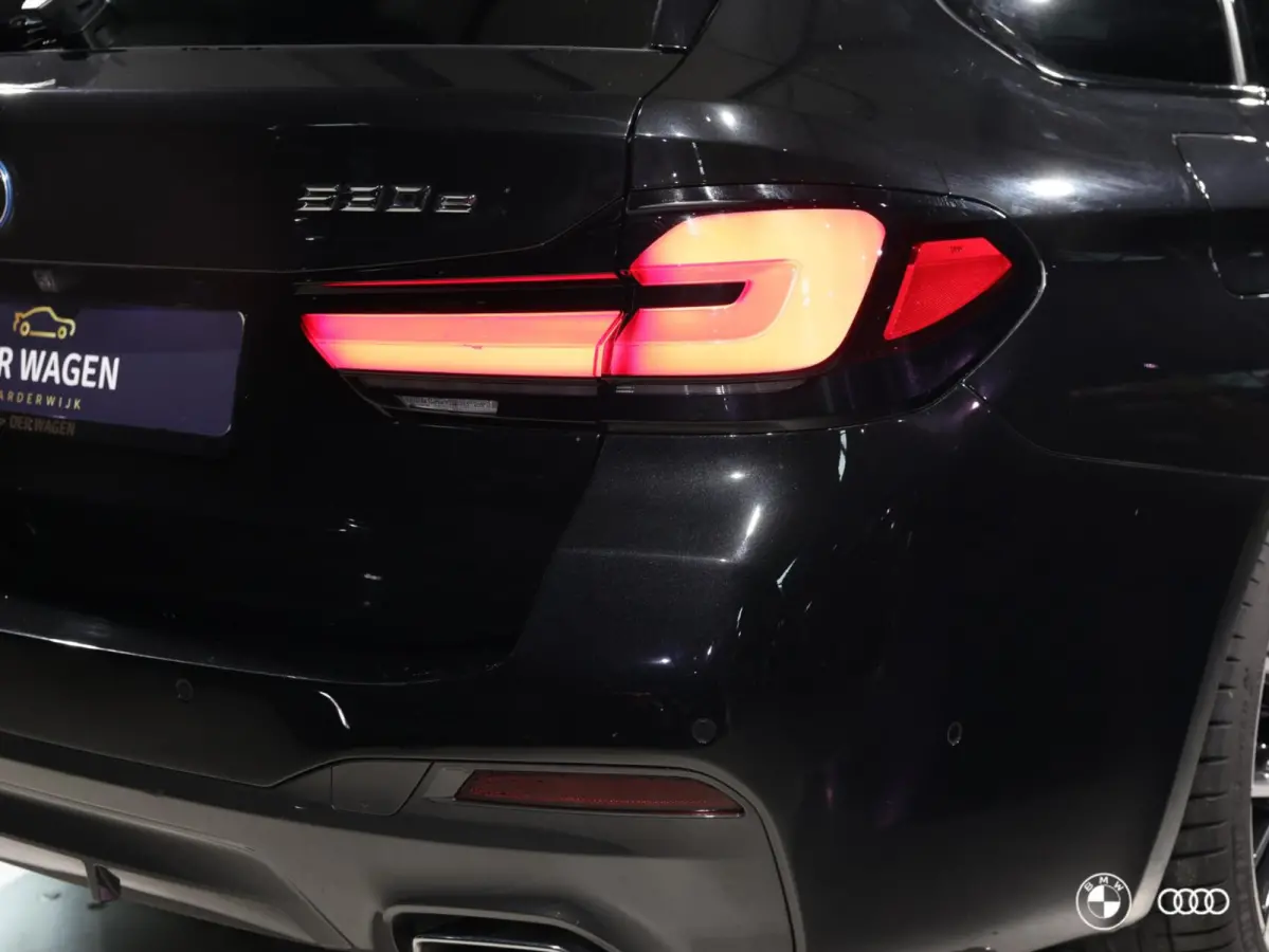 530E xDrive M SPORT / PANODAK / KEYLESS / MEMORY / COMFORT STOELEN EL VERSTELBAAR + GEHEUGEN / 19"