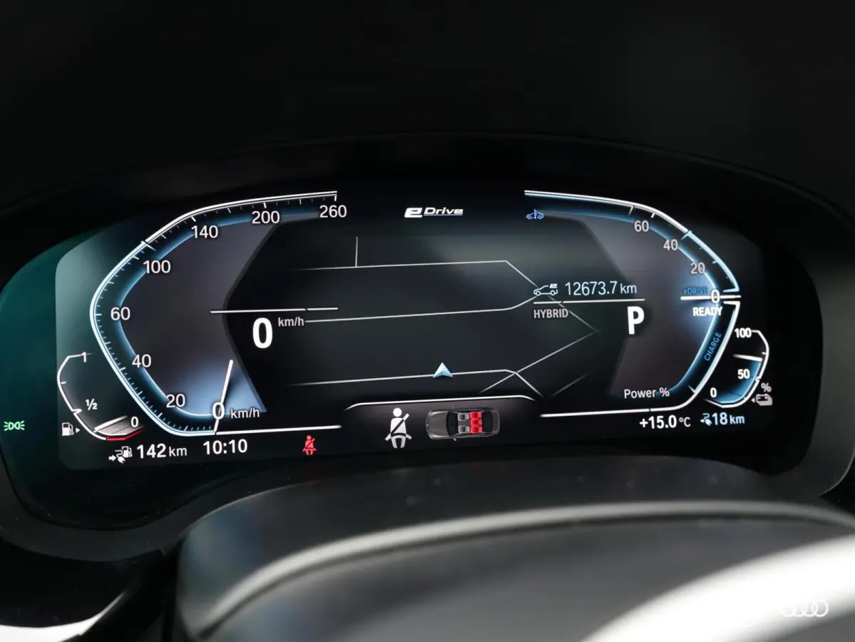 530E xDrive M SPORT / PANODAK / KEYLESS / MEMORY / COMFORT STOELEN EL VERSTELBAAR + GEHEUGEN / 19"