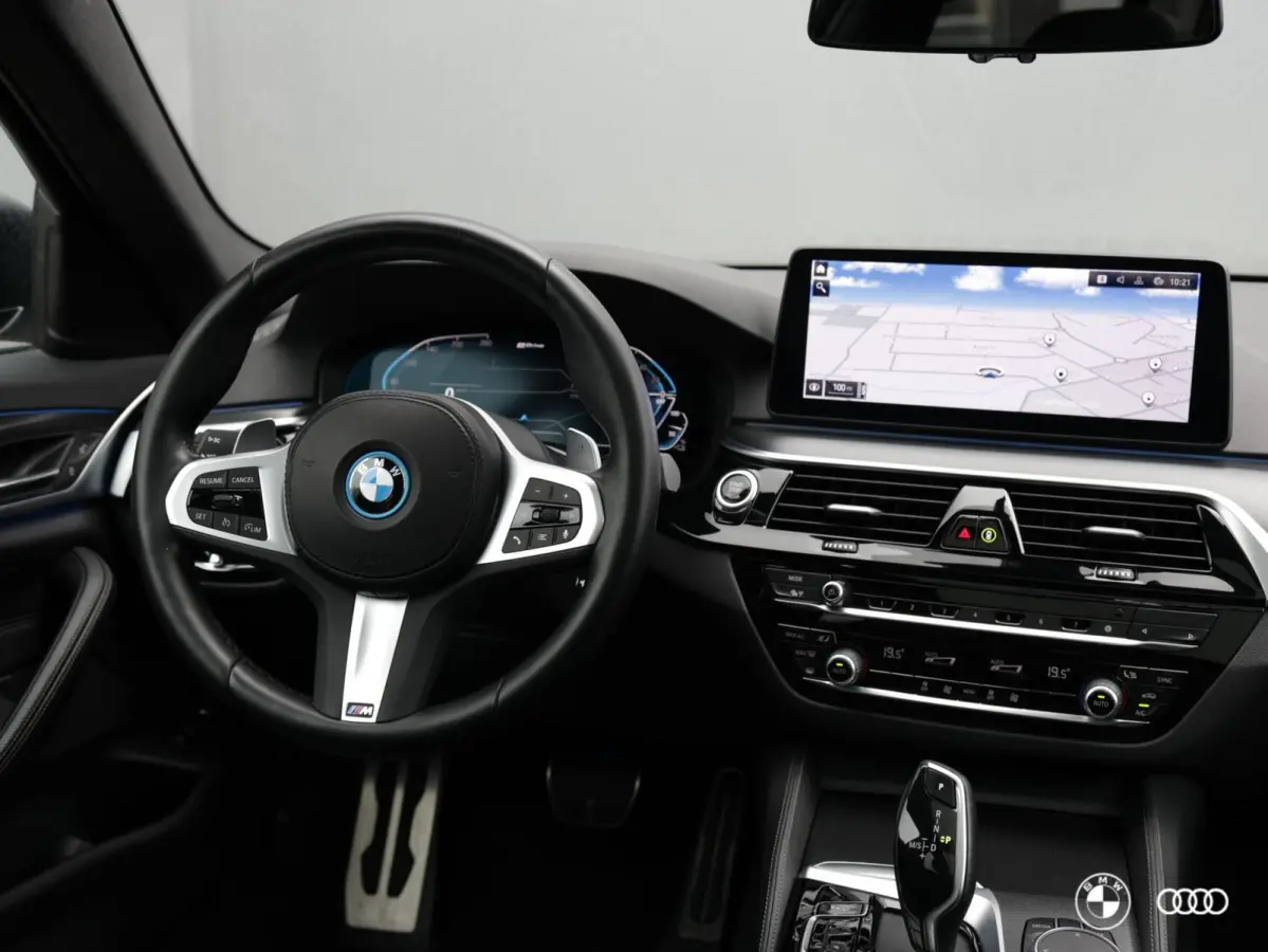 530E xDrive M SPORT / PANODAK / KEYLESS / MEMORY / COMFORT STOELEN EL VERSTELBAAR + GEHEUGEN / 19"