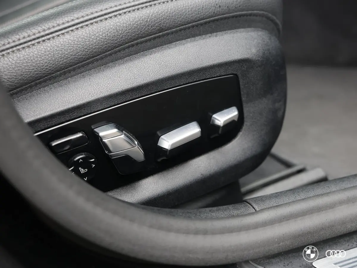 530E xDrive M SPORT / PANODAK / KEYLESS / MEMORY / COMFORT STOELEN EL VERSTELBAAR + GEHEUGEN / 19"
