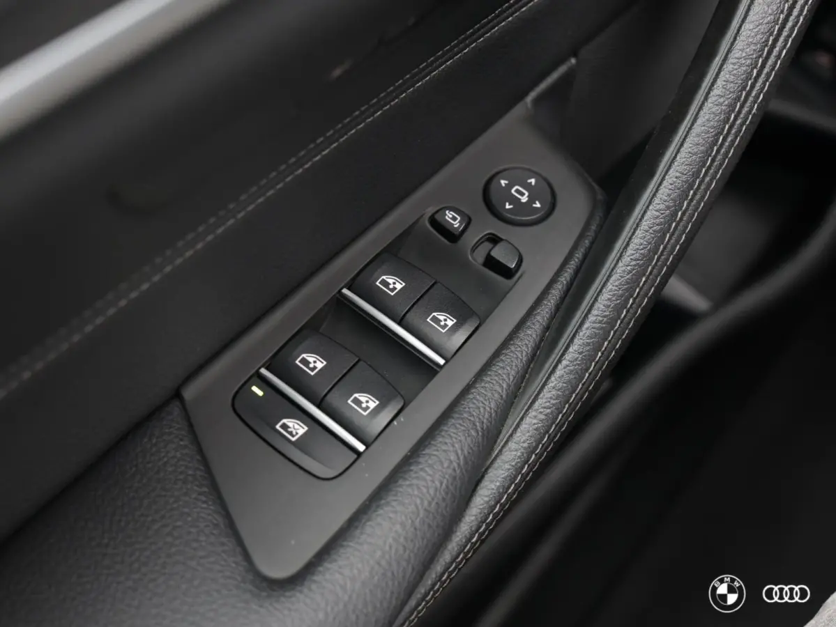 530E xDrive M SPORT / PANODAK / KEYLESS / MEMORY / COMFORT STOELEN EL VERSTELBAAR + GEHEUGEN / 19"