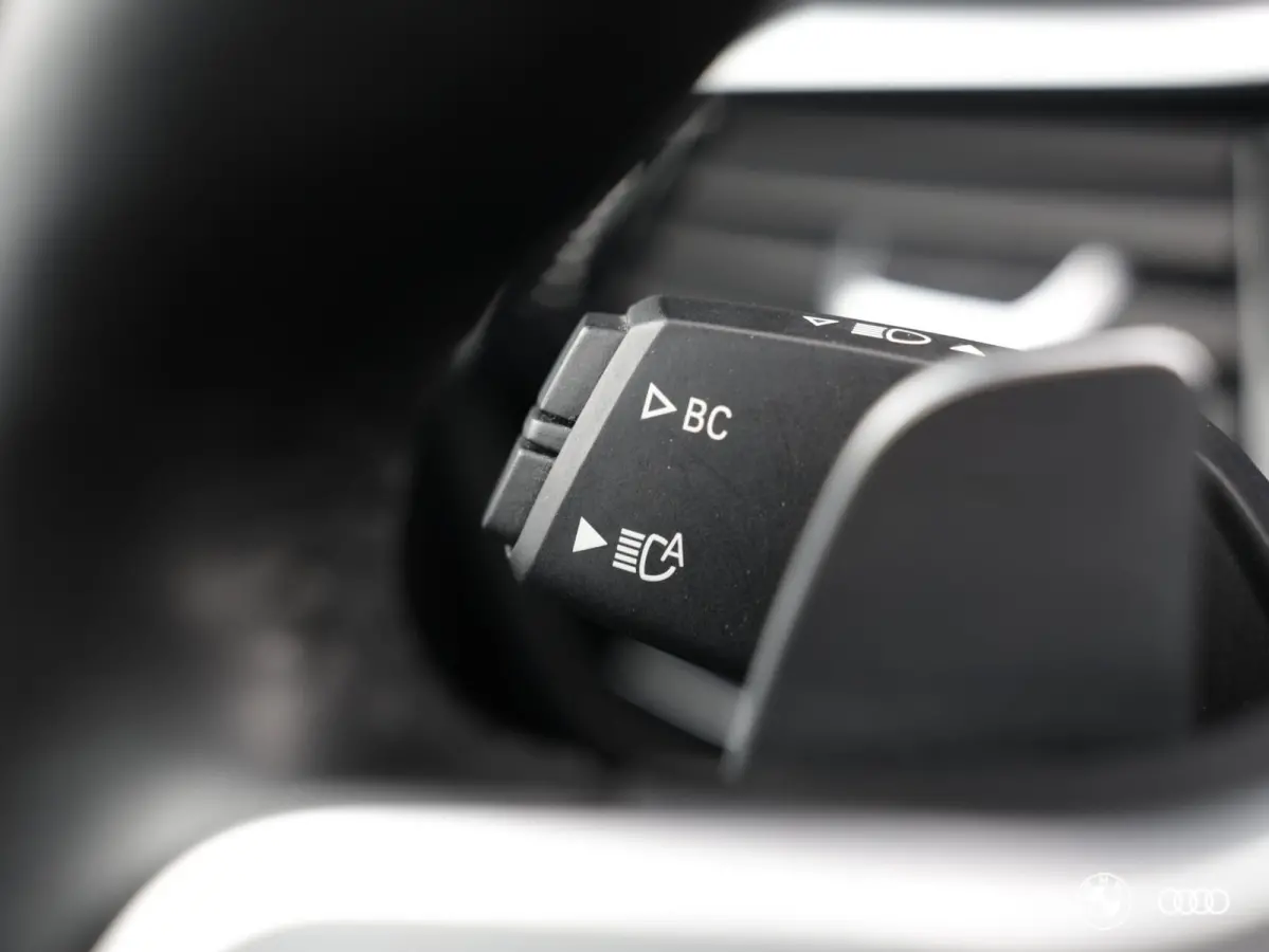 530E xDrive M SPORT / PANODAK / KEYLESS / MEMORY / COMFORT STOELEN EL VERSTELBAAR + GEHEUGEN / 19"