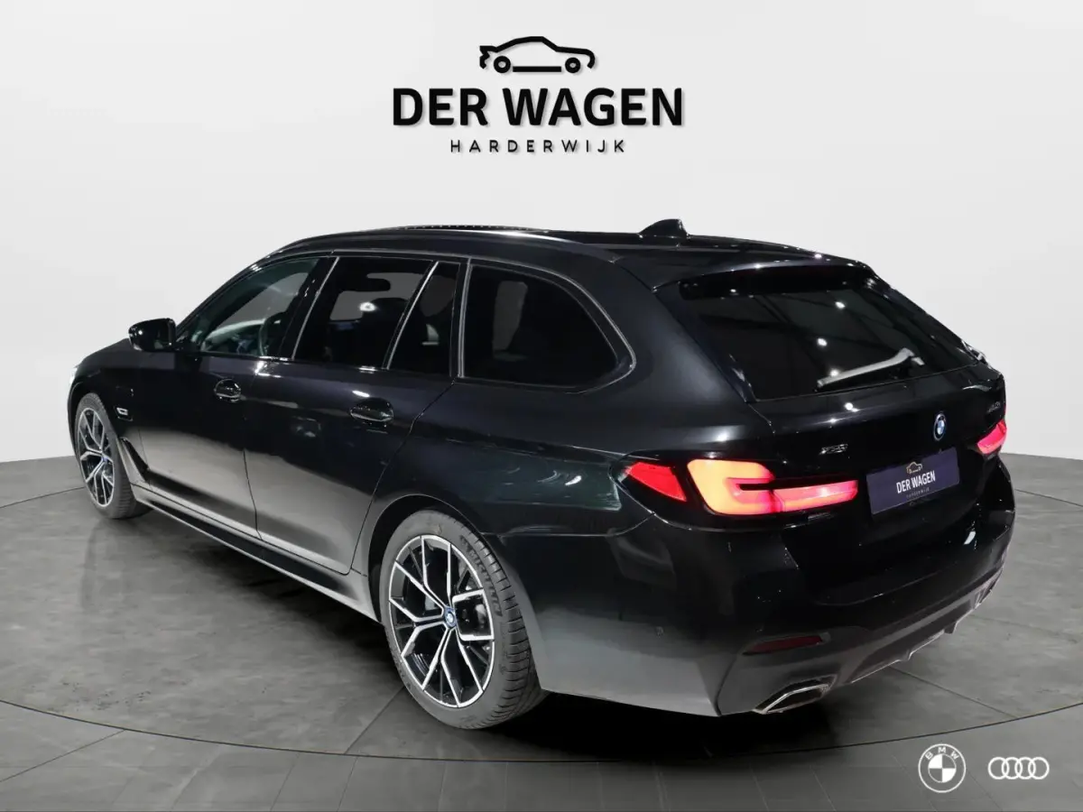530E xDrive M SPORT / PANODAK / KEYLESS / MEMORY / COMFORT STOELEN EL VERSTELBAAR + GEHEUGEN / 19"
