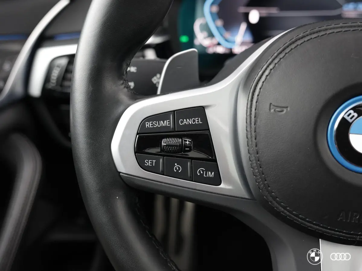 530E xDrive M SPORT / PANODAK / KEYLESS / MEMORY / COMFORT STOELEN EL VERSTELBAAR + GEHEUGEN / 19"