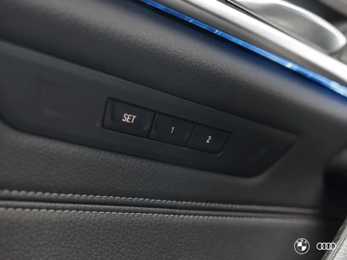 530E xDrive M SPORT / PANODAK / KEYLESS / MEMORY / COMFORT STOELEN EL VERSTELBAAR + GEHEUGEN / 19"