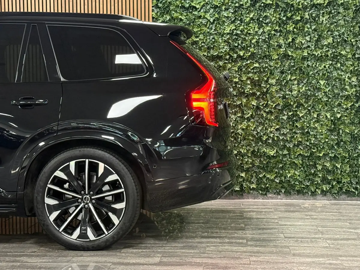 T8 AWD Recharge Ultra Dark | Luchtvering | Trekhaak | 360 Camera | Head-Up Display | Harman Kardon | 455pk | Adaptieve Cruise Control | Stoelverwarming voor+achter | Stuurwielverwarming | Sc