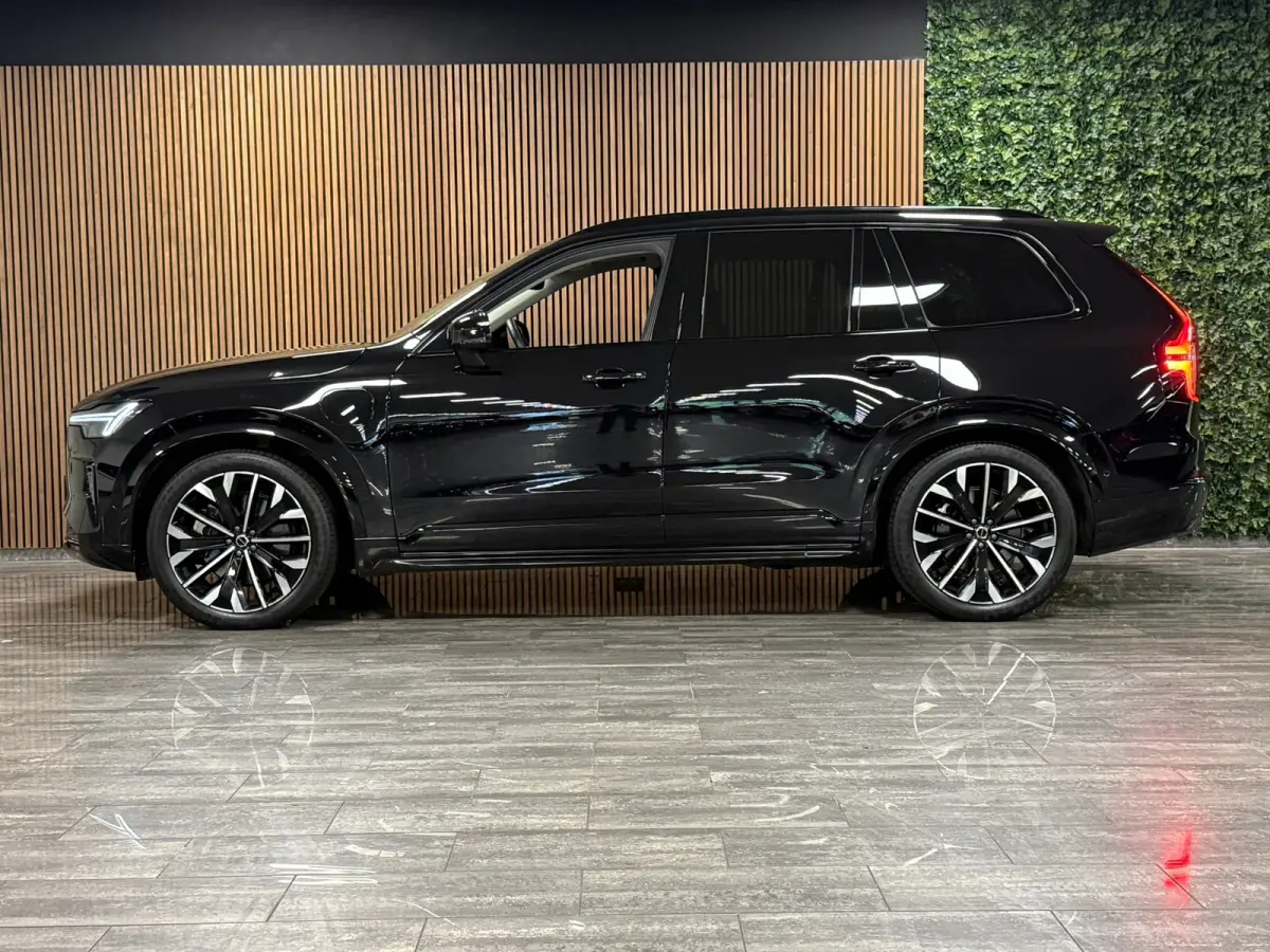 T8 AWD Recharge Ultra Dark | Luchtvering | Trekhaak | 360 Camera | Head-Up Display | Harman Kardon | 455pk | Adaptieve Cruise Control | Stoelverwarming voor+achter | Stuurwielverwarming | Sc