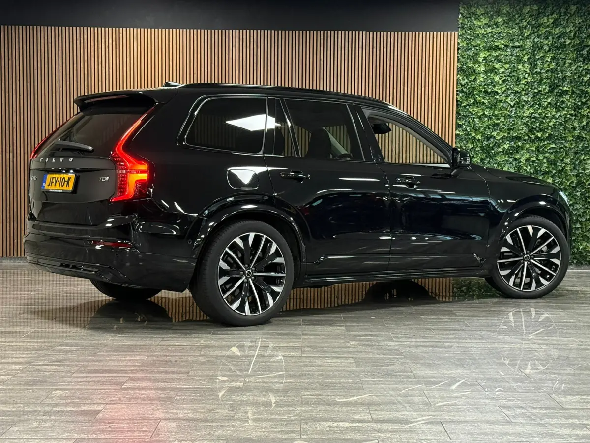 T8 AWD Recharge Ultra Dark | Luchtvering | Trekhaak | 360 Camera | Head-Up Display | Harman Kardon | 455pk | Adaptieve Cruise Control | Stoelverwarming voor+achter | Stuurwielverwarming | Sc