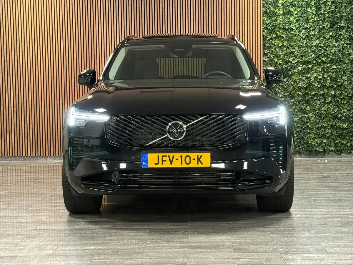 T8 AWD Recharge Ultra Dark | Luchtvering | Trekhaak | 360 Camera | Head-Up Display | Harman Kardon | 455pk | Adaptieve Cruise Control | Stoelverwarming voor+achter | Stuurwielverwarming | Sc