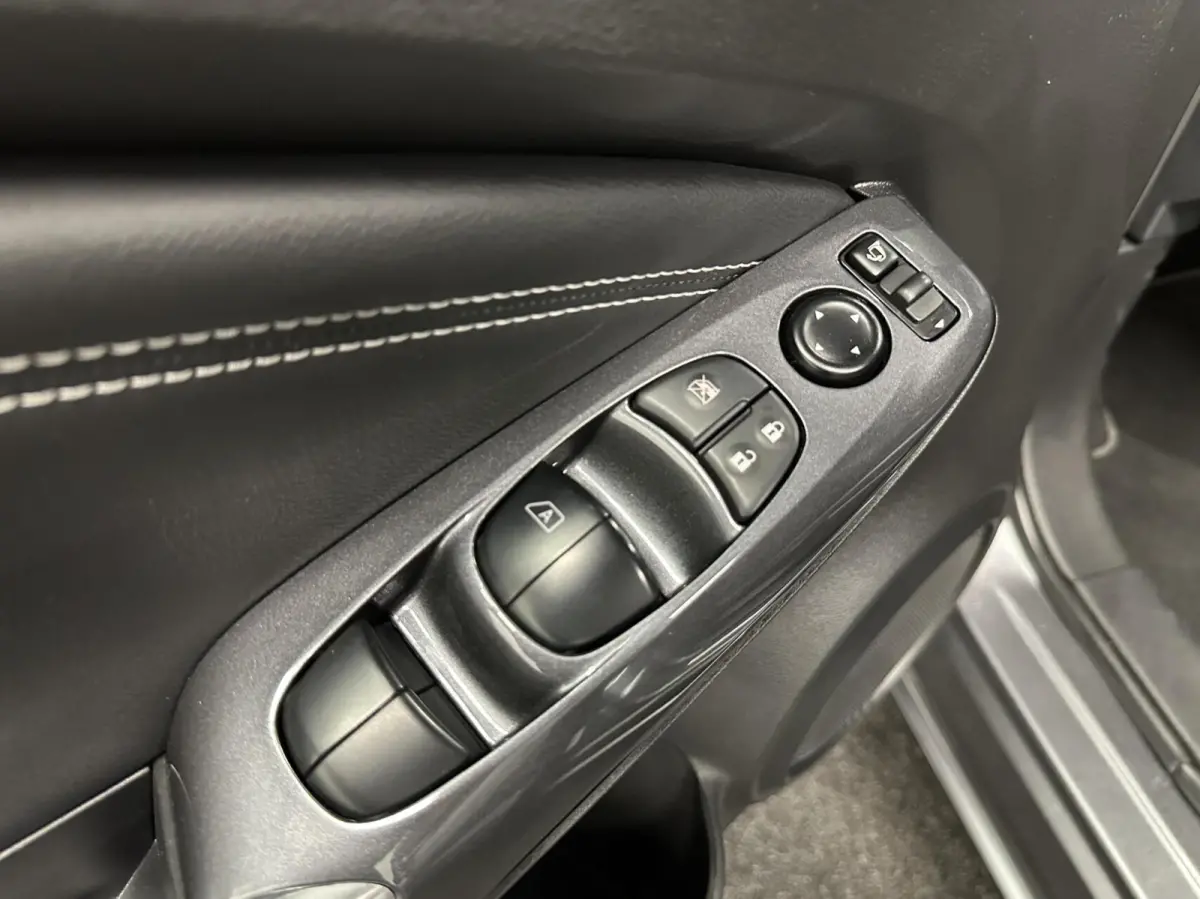 1.6 Hybrid Business Design TREKHAAK CARPLAY NAVI ECC 31000 KM.