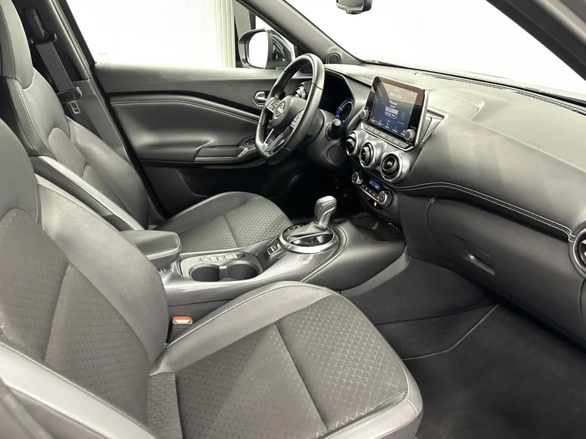 1.6 Hybrid Business Design TREKHAAK CARPLAY NAVI ECC 31000 KM.