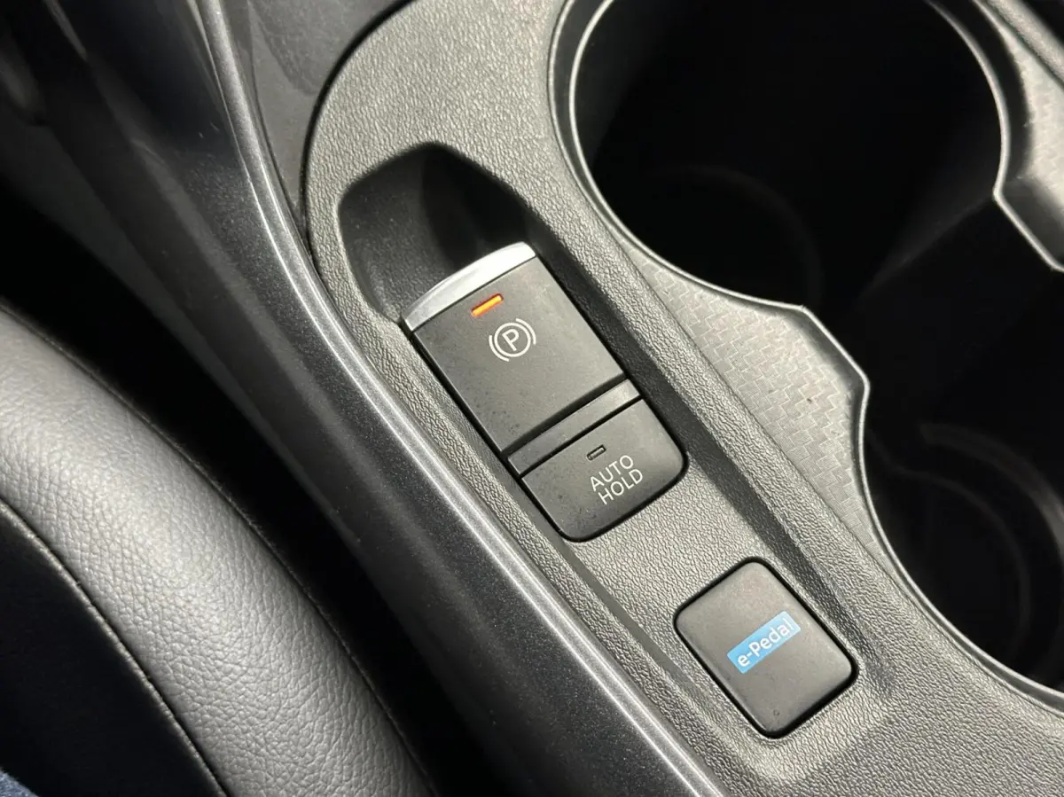 1.6 Hybrid Business Design TREKHAAK CARPLAY NAVI ECC 31000 KM.
