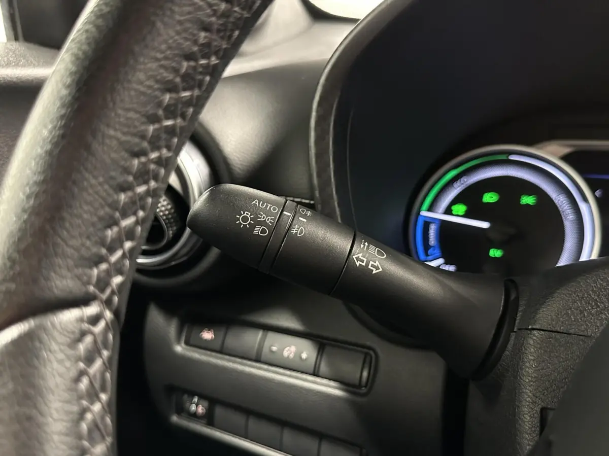 1.6 Hybrid Business Design TREKHAAK CARPLAY NAVI ECC 31000 KM.