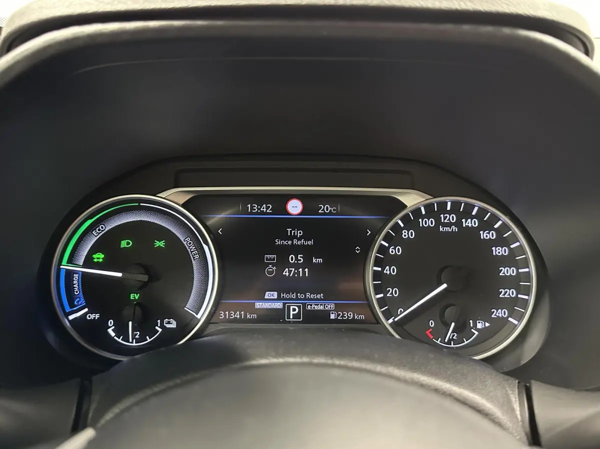 1.6 Hybrid Business Design TREKHAAK CARPLAY NAVI ECC 31000 KM.