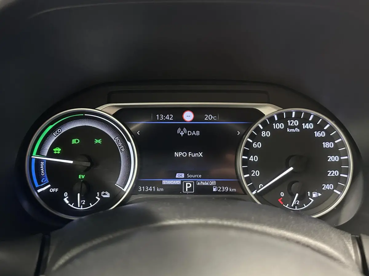1.6 Hybrid Business Design TREKHAAK CARPLAY NAVI ECC 31000 KM.