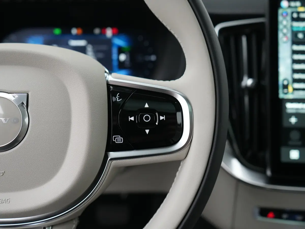 T8 Recharge AWD Ultra Dark Executive | Luchtvering | Bowers & Wilkins | Massage | Gelamineerd glas | Trekhaak | 360° | Nappa | Head-Up