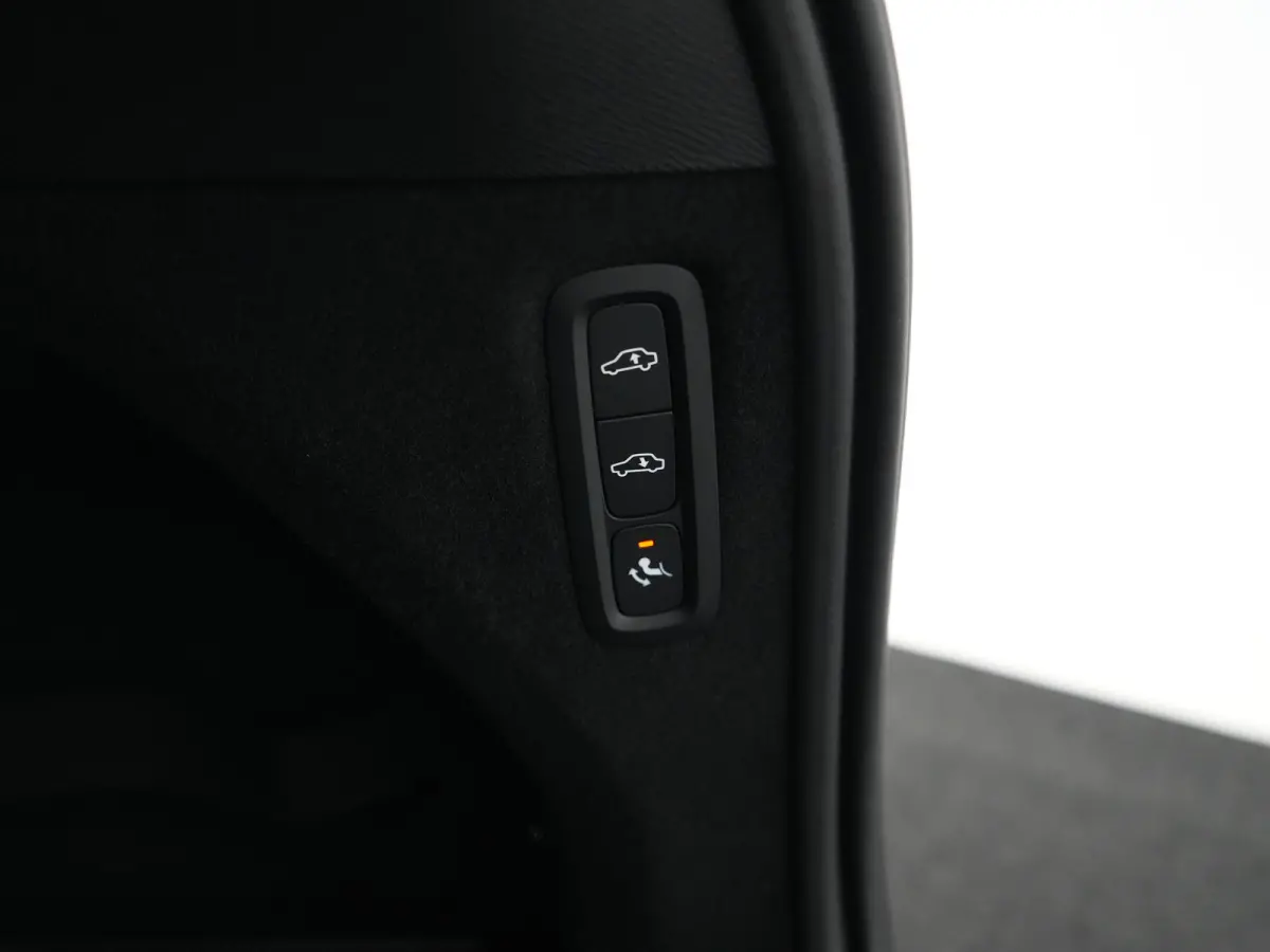 T8 Recharge AWD Ultra Dark Executive | Luchtvering | Bowers & Wilkins | Massage | Gelamineerd glas | Trekhaak | 360° | Nappa | Head-Up