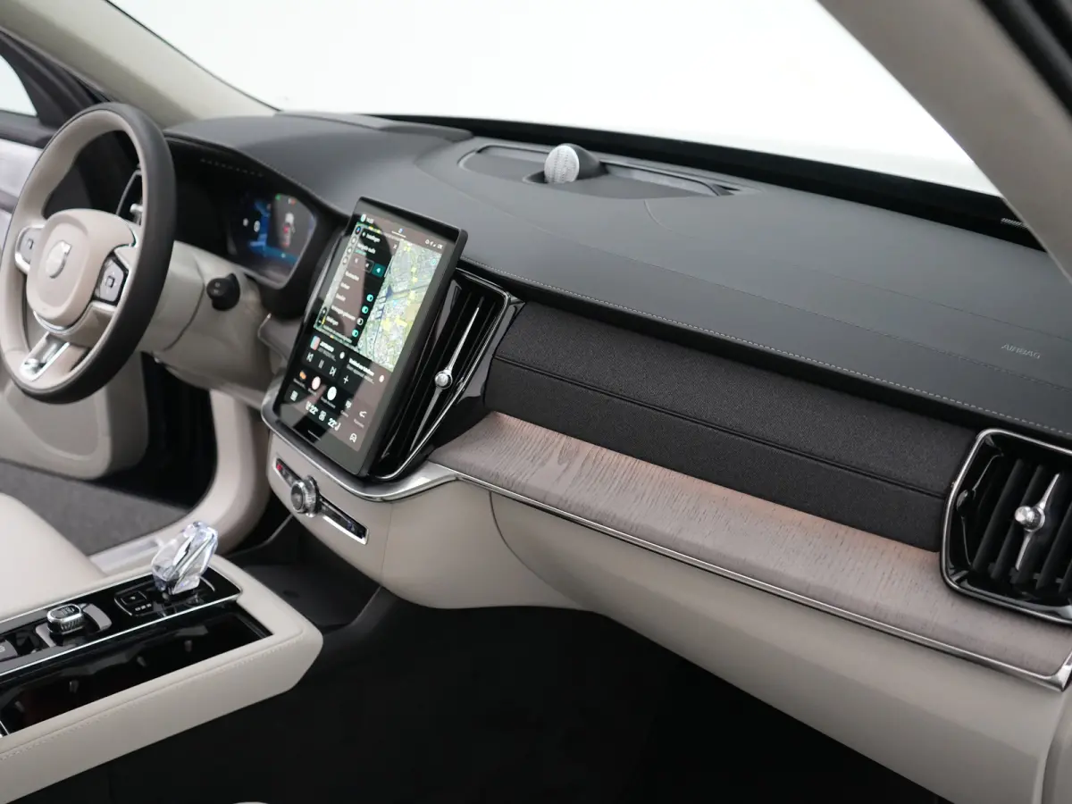 T8 Recharge AWD Ultra Dark Executive | Luchtvering | Bowers & Wilkins | Massage | Gelamineerd glas | Trekhaak | 360° | Nappa | Head-Up