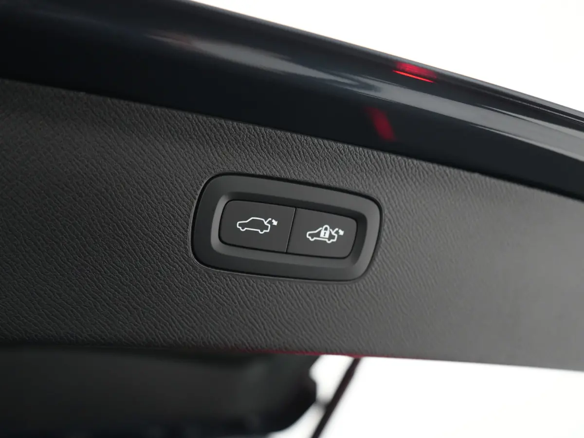 T8 Recharge AWD Ultra Dark Executive | Luchtvering | Bowers & Wilkins | Massage | Gelamineerd glas | Trekhaak | 360° | Nappa | Head-Up