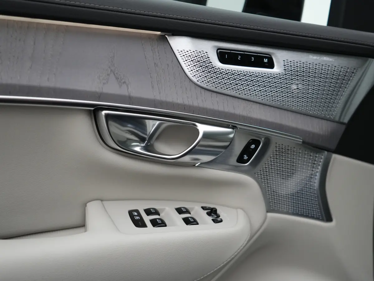 T8 Recharge AWD Ultra Dark Executive | Luchtvering | Bowers & Wilkins | Massage | Gelamineerd glas | Trekhaak | 360° | Nappa | Head-Up