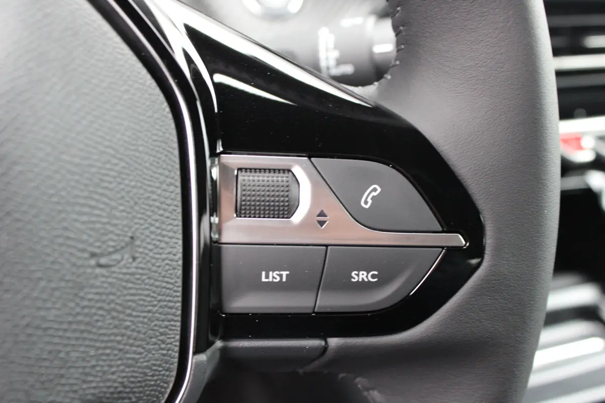 Allure | Active Safety Brake met camera en radar (automatisch noodremsysteem) met Distance Alert (waarschuwing dreigende aanrijding) | Advanced Active Safety Brake met camera en radar | Clim