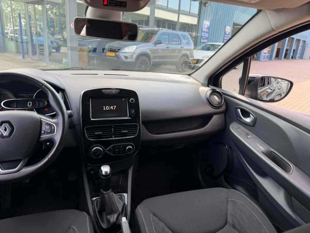 0.9 TCE LIMITED NAVI AIRCO PDC LMV
