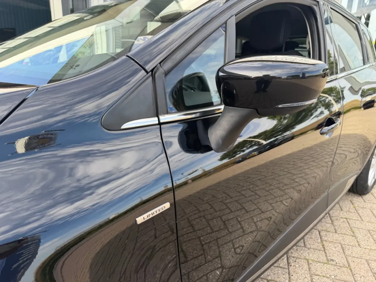 0.9 TCE LIMITED NAVI AIRCO PDC LMV