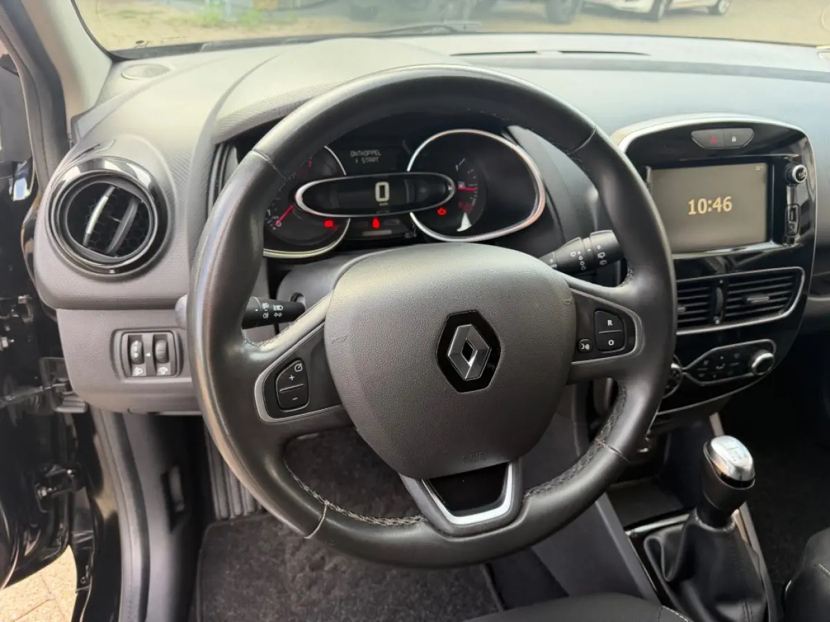 0.9 TCE LIMITED NAVI AIRCO PDC LMV