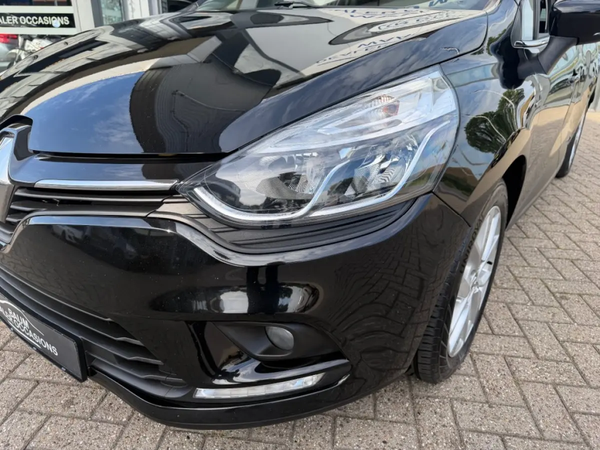 0.9 TCE LIMITED NAVI AIRCO PDC LMV