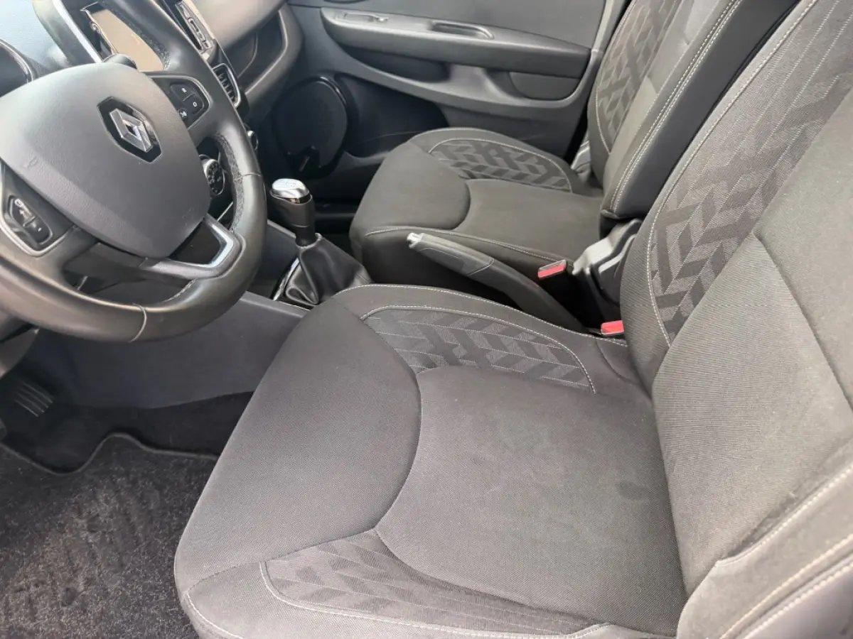 0.9 TCE LIMITED NAVI AIRCO PDC LMV