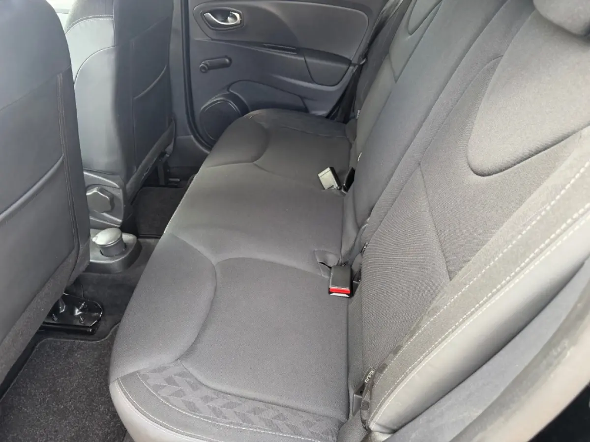 0.9 TCE LIMITED NAVI AIRCO PDC LMV