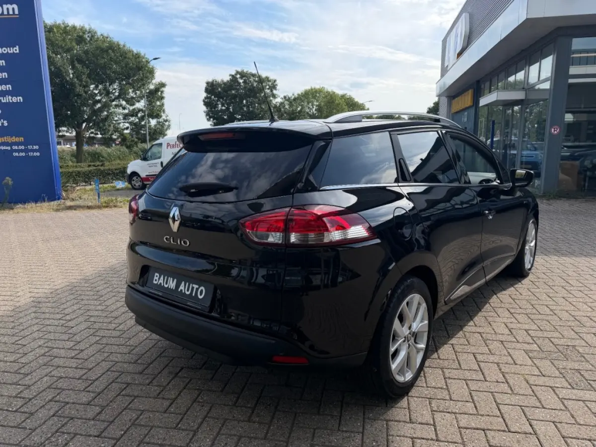 0.9 TCE LIMITED NAVI AIRCO PDC LMV