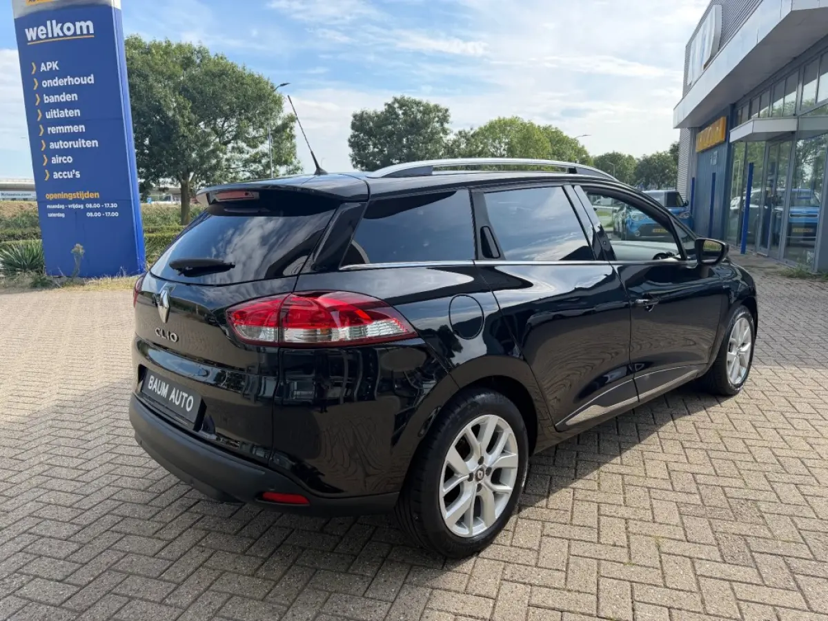0.9 TCE LIMITED NAVI AIRCO PDC LMV
