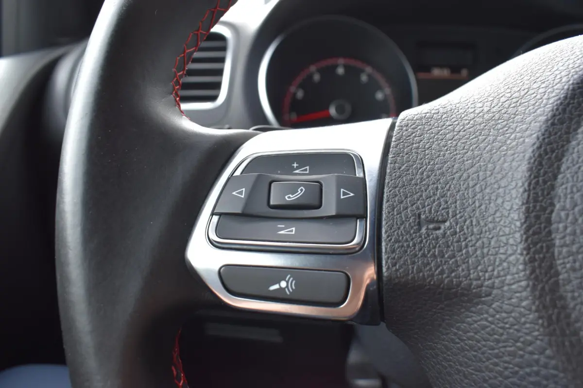 2.0 TSI GTI LEDER LED LMV NAVI TOP!