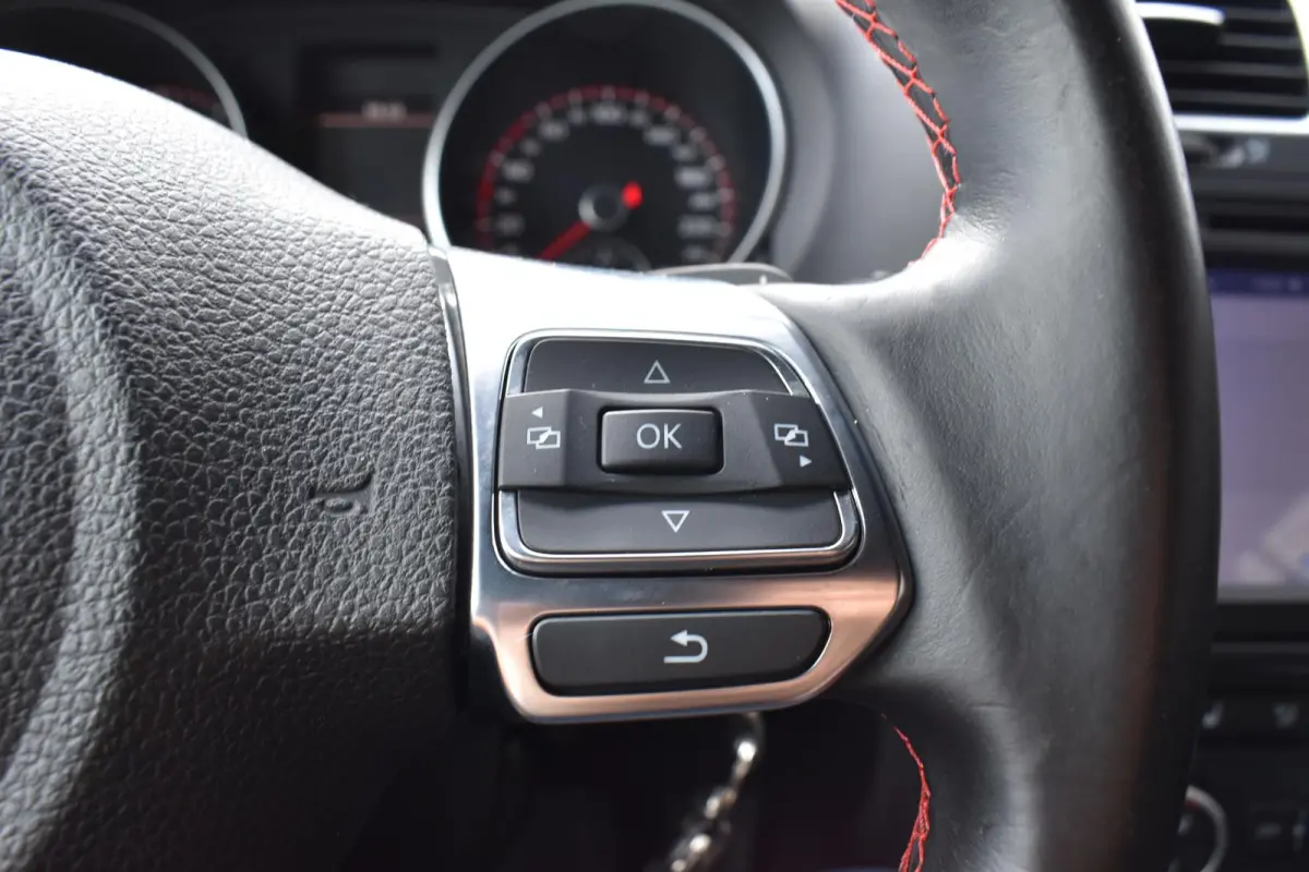 2.0 TSI GTI LEDER LED LMV NAVI TOP!