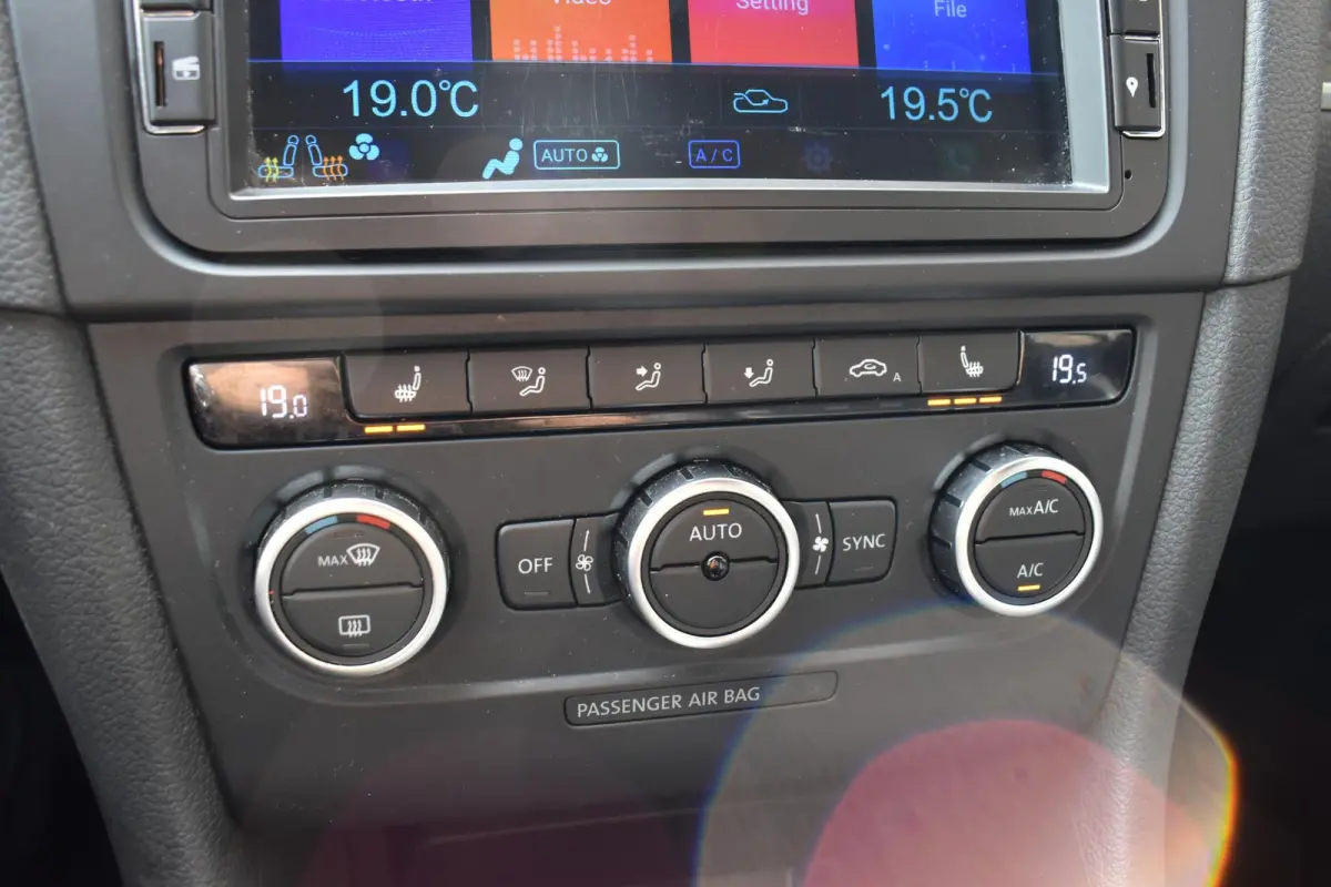 2.0 TSI GTI LEDER LED LMV NAVI TOP!