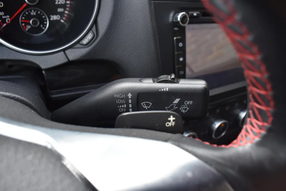 2.0 TSI GTI LEDER LED LMV NAVI TOP!