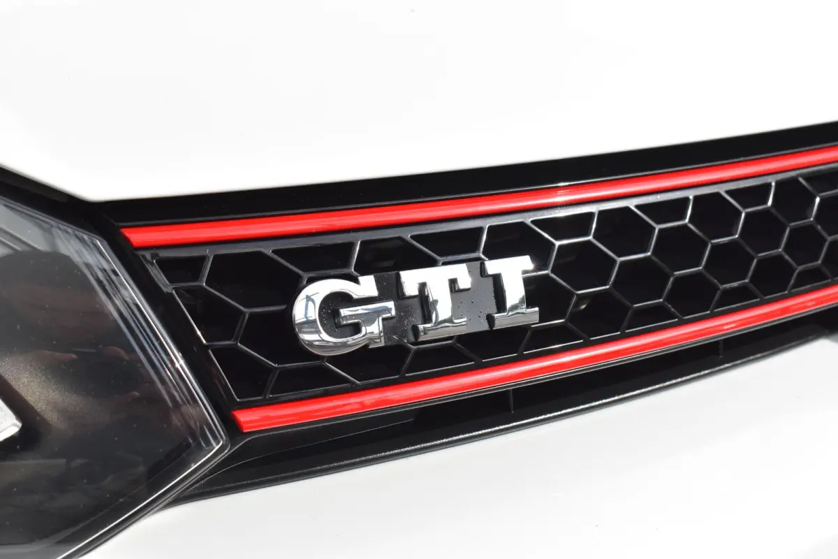 2.0 TSI GTI LEDER LED LMV NAVI TOP!