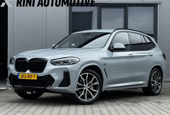 xDrive30e M sport 292 PK | Trekhaak | Adaptief onderstel | Stuurverwarming | 20 Inch | Camera