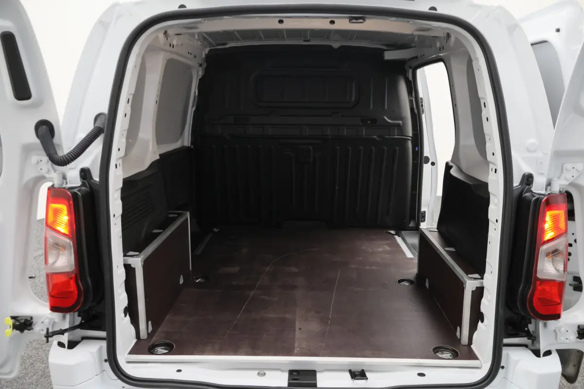 1.5D L1H1 Automaat Airco, Cruise, Apple Carplay, Stuurwielverwarming, Rijstrooksensor, DAB, PDC