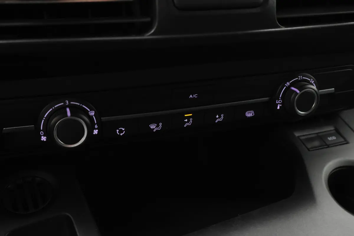 1.5D L1H1 Automaat Airco, Cruise, Apple Carplay, Stuurwielverwarming, Rijstrooksensor, DAB, PDC