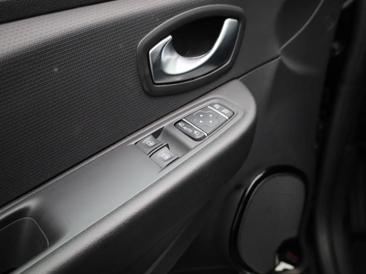 TCe 0.9 | Climate Control | Cruise Control | Parkeersensoren | Lichtmetalen Velgen |