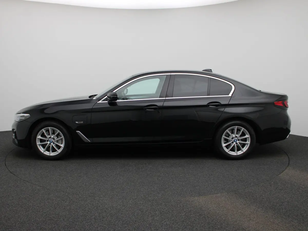 Berline 530e | Automaat | Achteruitrijcamera | Parkeersensoren | Climate Control | Stoelverwarming |