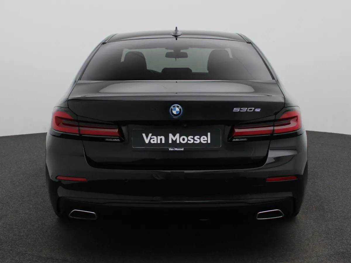 Berline 530e | Automaat | Achteruitrijcamera | Parkeersensoren | Climate Control | Stoelverwarming |